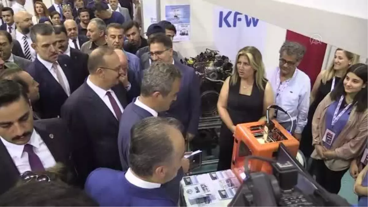 Milli Eğitim Bakanı Özer, '9. Science Expo Bursa Bilim Festivali'ni ziyaret etti