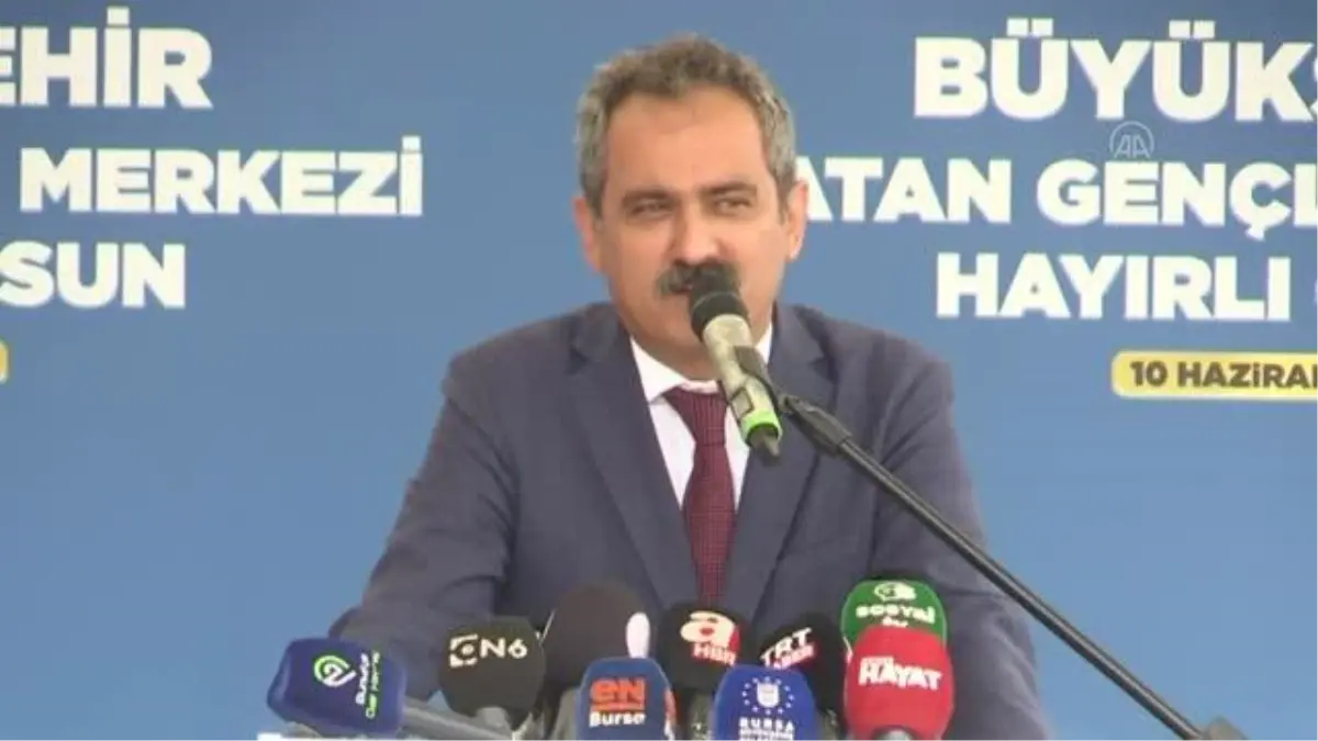 Milli Eğitim Bakanı Özer, gençlik merkezi açılışında konuştu