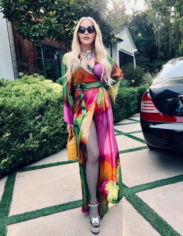 20 yıl sonra aynı poz! Britney Spears, bu sefer de kendi düğününde Madonna ile öpüştü