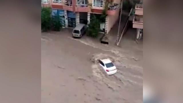 Ankara'da yaşanan felaketin boyutunu gözler önüne seren görüntüler: Araçlar sel sularında sürüklendi