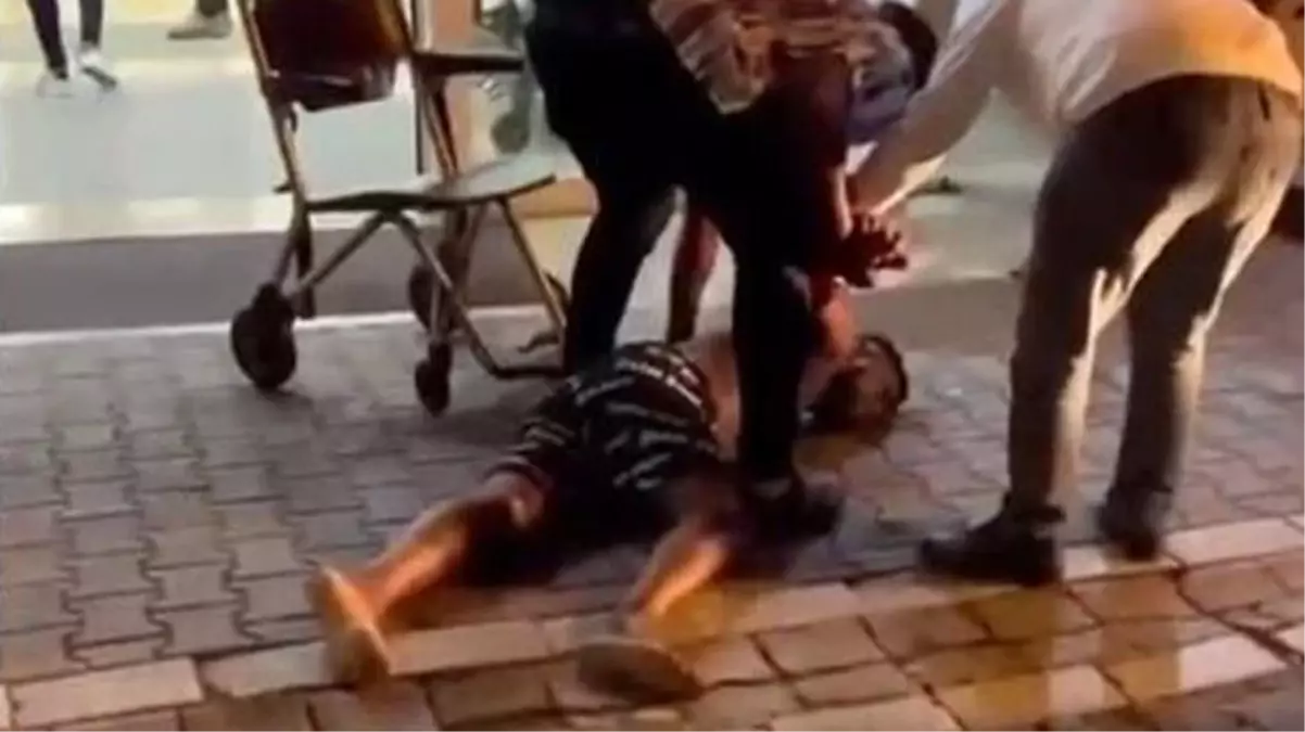 Fotoğraf hastane önünden! Yarı baygın kapıda yatan yabancı uyruklu hastayı, 'Yer yok' diyerek içeri almadılar