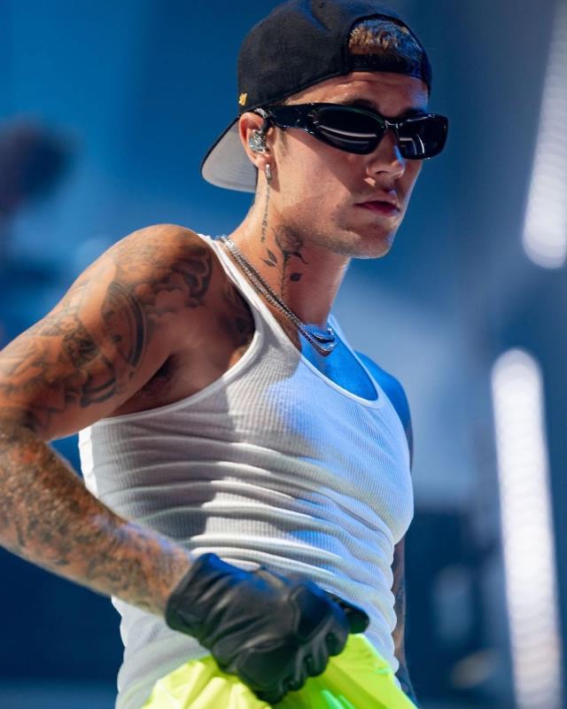 Justin Bieber yüz felci geçirdi! Sadece bir gözünü oynatabiliyor