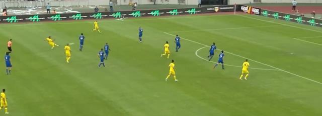 57 yaşındaki Hagi ağızları açık bıraktı! Herkes, Mutu'nun jübile maçındaki asistini konuşuyor