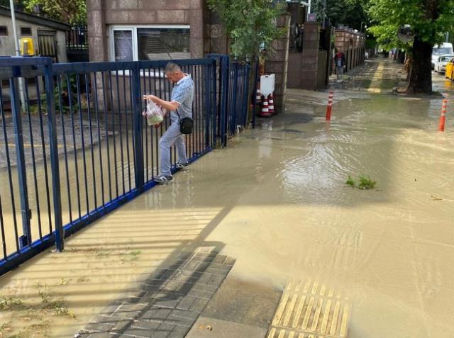 Ankara sular altında! 1 kişi hayatını kaybetti, selde kaybolan bir kişiyi arama çalışmaları ise sürüyor