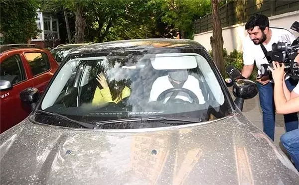 Aylar Sonra Ortaya Çıktı! İşte Yeni Sevgilisi... Aylar Sonra Ortaya Çıktı! İşte Yeni Sevgilisi...