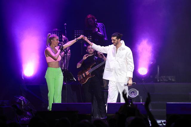 Hande Yener... KURUÇEŞME'DE KOZMİK ENERJİ! Hande Yener... KURUÇEŞME'DE KOZMİK ENERJİ!
