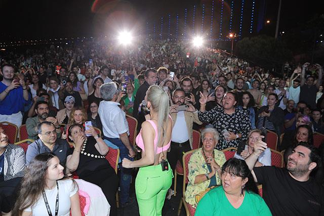 Hande Yener... KURUÇEŞME'DE KOZMİK ENERJİ! Hande Yener... KURUÇEŞME'DE KOZMİK ENERJİ!