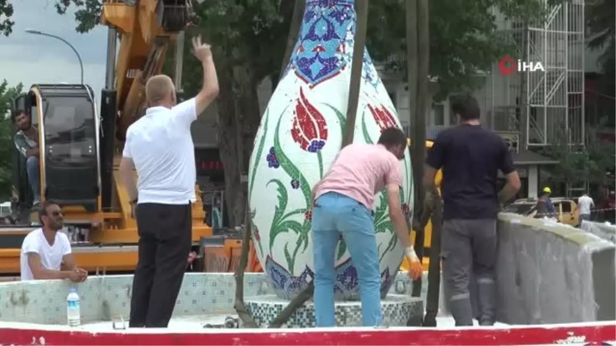 Kütahya'nın sembolü olan vazo ve Atatürk anıtı böyle taşındı