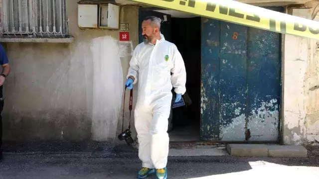 Sokağı kötü kokular sarınca acı olay ortaya çıktı Sokağı kötü kokular sarınca acı olay ortaya çıktı