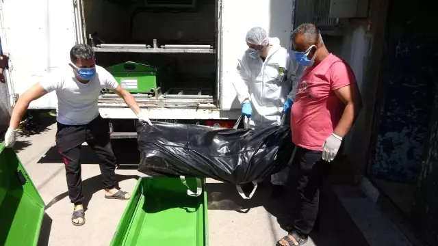 Sokağı kötü kokular sarınca acı olay ortaya çıktı Sokağı kötü kokular sarınca acı olay ortaya çıktı