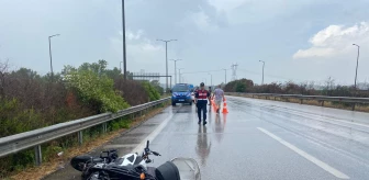 Adana'da bariyere çarpan motosikletteki 1 kişi öldü, 1 kişi yaralandı