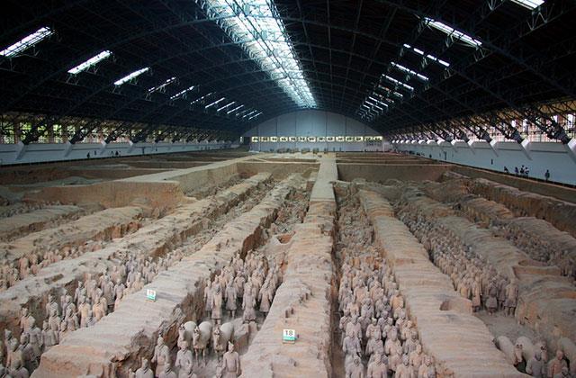 İşçiler ve cariyeler diri diri gömüldü! İşte Çin'in toprak altındaki ordusunun gizemi