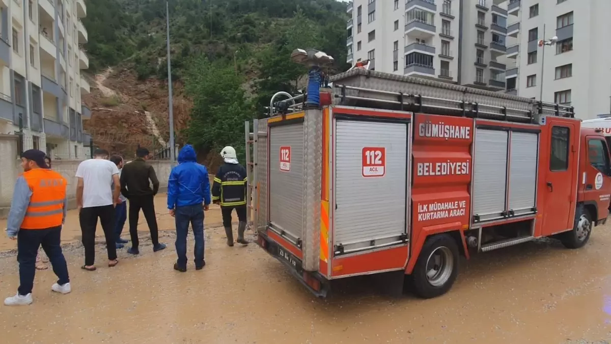 Su dolu çukura düşen kız boğulmaktan son anda kurtarıldı