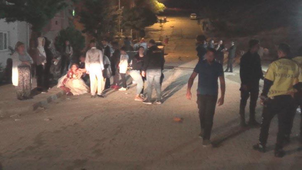 Düğünde tartıştığı kişilerin arasına taksiyle daldı! Canını kurtaran, sürücüyü dövdü