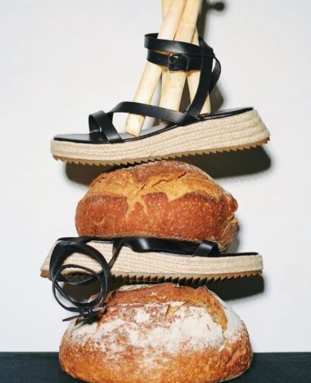 Yıldız Tilbe, ekmeğin üzerine ayakkabı koyan ZARA'ya öfke kustu: O nimet sizi çarpsın Yıldız Tilbe, ekmeğin üzerine ayakkabı koyan ZARA'ya öfke kustu: O nimet sizi çarpsın