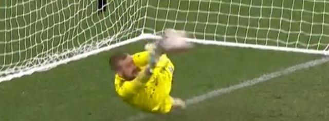 Bir değil iki değil! Dünya dans ederek penaltı kurtaran kaleciyi konuşuyor