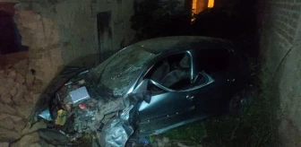 Bursa'da evin duvarına çarpan otomobildeki kişi öldü