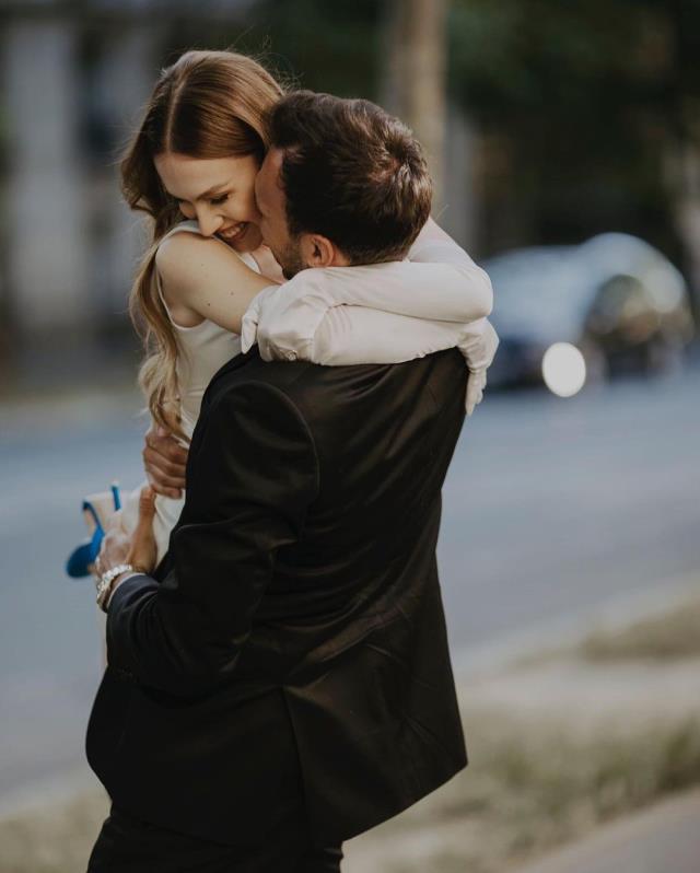 Fenomen Duygu Özaslan ile basketbolcu Can Maxim Mutaf, Paris'te evlendi Fenomen Duygu Özaslan ile basketbolcu Can Maxim Mutaf, Paris'te evlendi