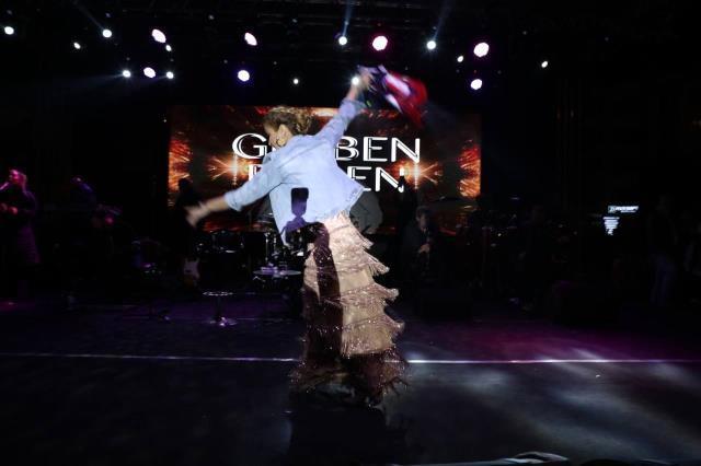 Gülben Ergen'den konserinde düşünce 'Ben Gülben miyim?' diyen Serdar Ortaç'a tepki