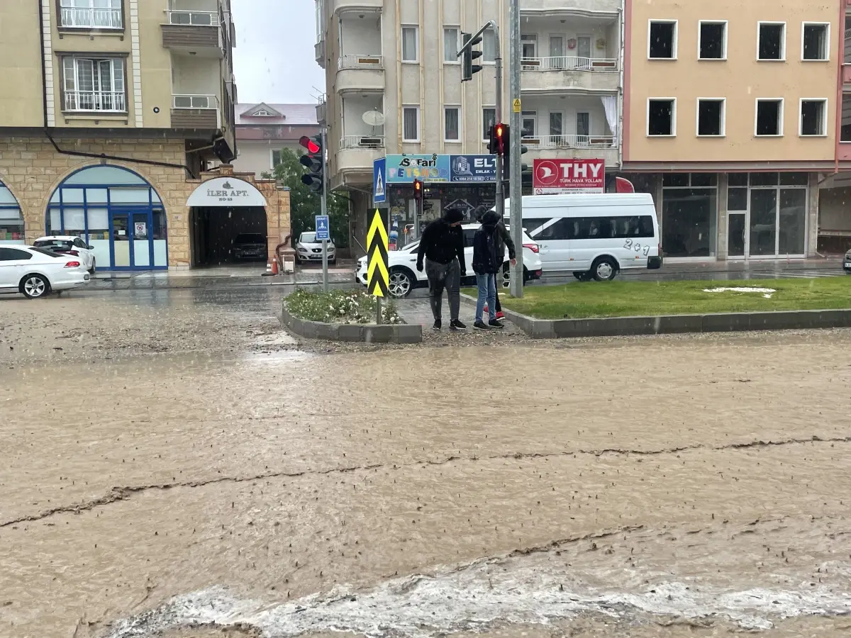 Sağanak hayatı olumsuz etkiledi (2)