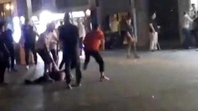 Alacak-verecek kavgası kanlı bitti! Yabancı uyruklu genç kalbinden bıçaklanarak öldürüldü