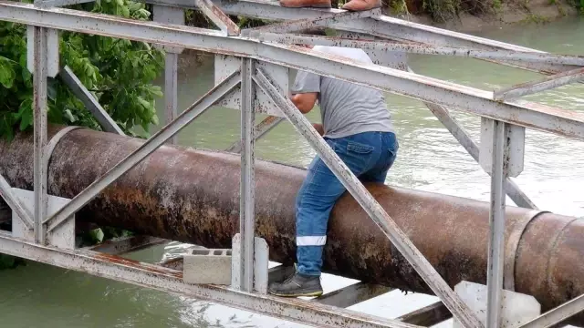 Serik'i besleyen ana boru patladı, su seviyesi 20 metre yükseldi