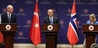 Bakan Çavuşoğlu'ndan canlı yayında 'Turkey' diyen muhabire ince ayar: Türkiye demek istediniz herhalde