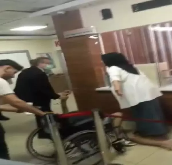 Kimliksiz hastaya kırmızı reçeteli ilaç yazdırmak istedi, ret alınca hastaneyi birbirine kattı