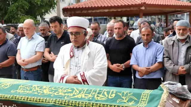 Öldürülüp kuyuya atılan gencin cenazesinde kahreden detay! Son giydiği kıyafetle uğurlandı