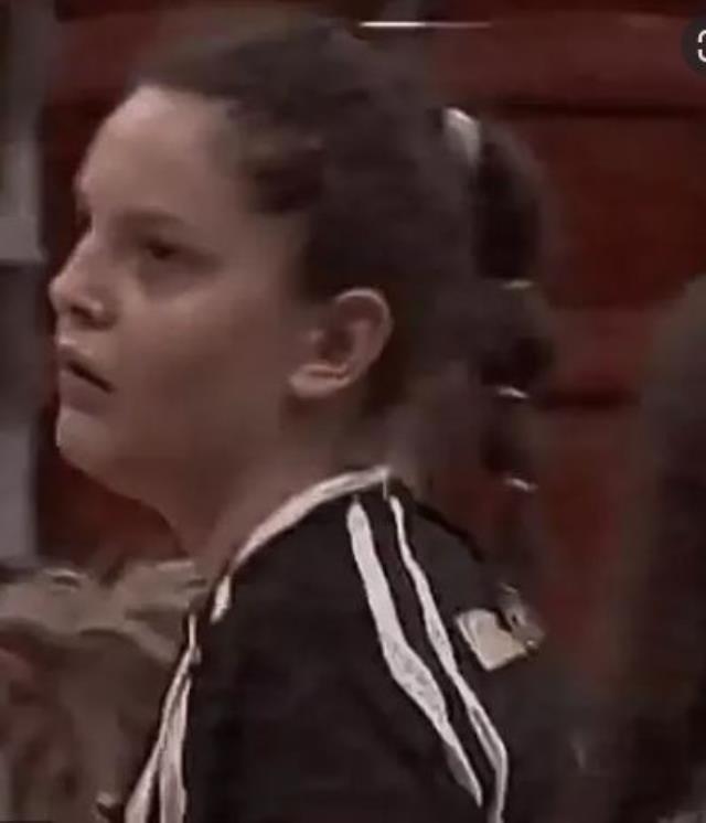 Aşkı yüzünden gündemden düşmeyen milli voleybolcu Ebrar Karakurt resmen başka birine dönüşmüş