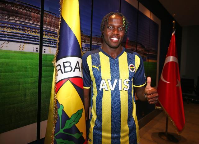 Son Dakika: Çubuklu formayı giydi! Bruma resmen Fenerbahçe'de Son Dakika: Çubuklu formayı giydi! Bruma resmen Fenerbahçe'de