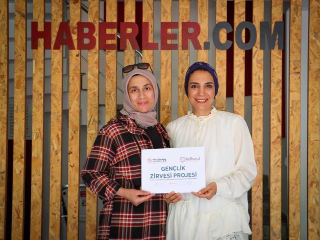 Sümeyra Teymur Gençlik Zirvesi Projesi'nde gençlere deneyimlerini aktardı