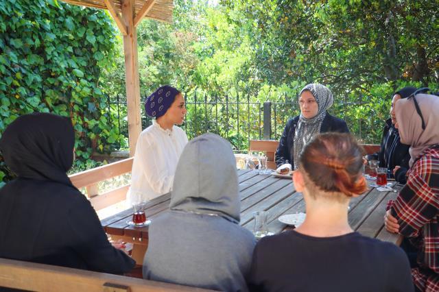 Sümeyra Teymur Gençlik Zirvesi Projesi'nde gençlere deneyimlerini aktardı