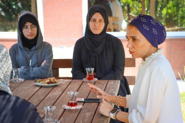 Sümeyra Teymur Gençlik Zirvesi Projesi'nde gençlere deneyimlerini aktardı