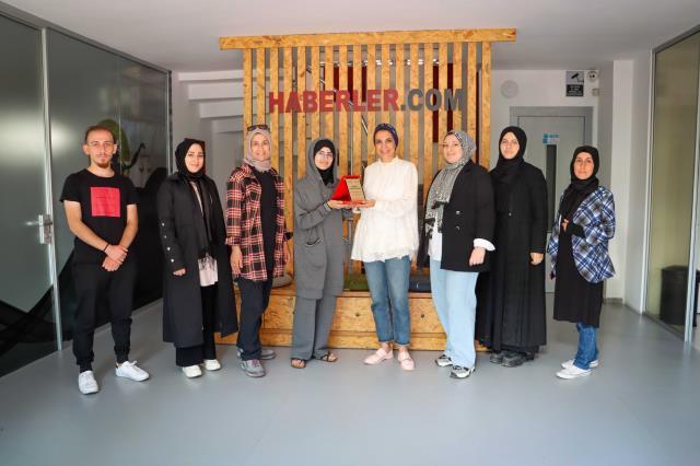 Sümeyra Teymur Gençlik Zirvesi Projesi'nde gençlere deneyimlerini aktardı