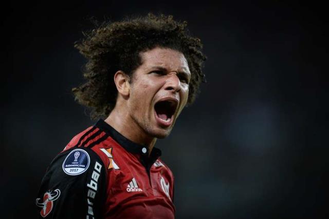 Süper Lig devlerinin transfer düellosu! Fenerbahçe'den bir hamle daha