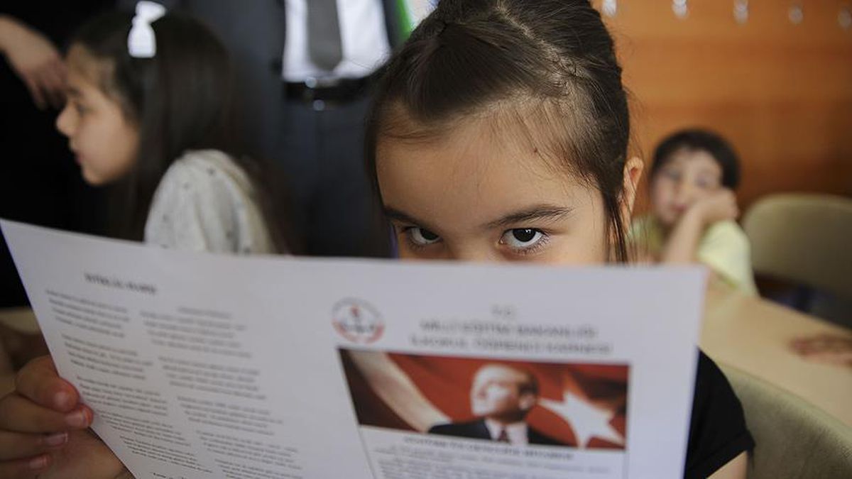 Karneler saat kaçta verilecek 2022? Karneler ne zaman verilecek? Cuma günü karneler saat kaçta verilecek?