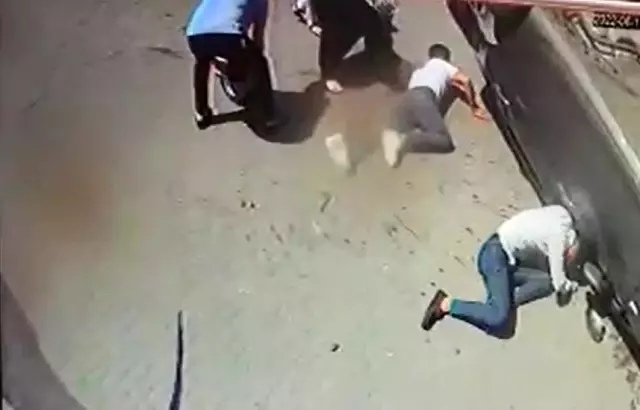 Baba ve oğlu ölümden kıl payı kurtuldu