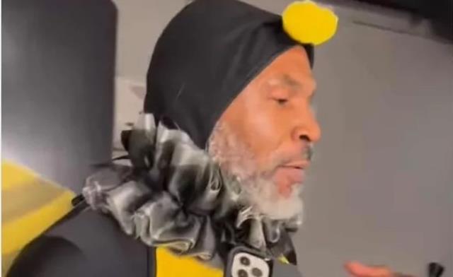 Bir zamanların ölüm makinesiydi! Mike Tyson'ın arı kostümlü görüntüleri pes dedirtti