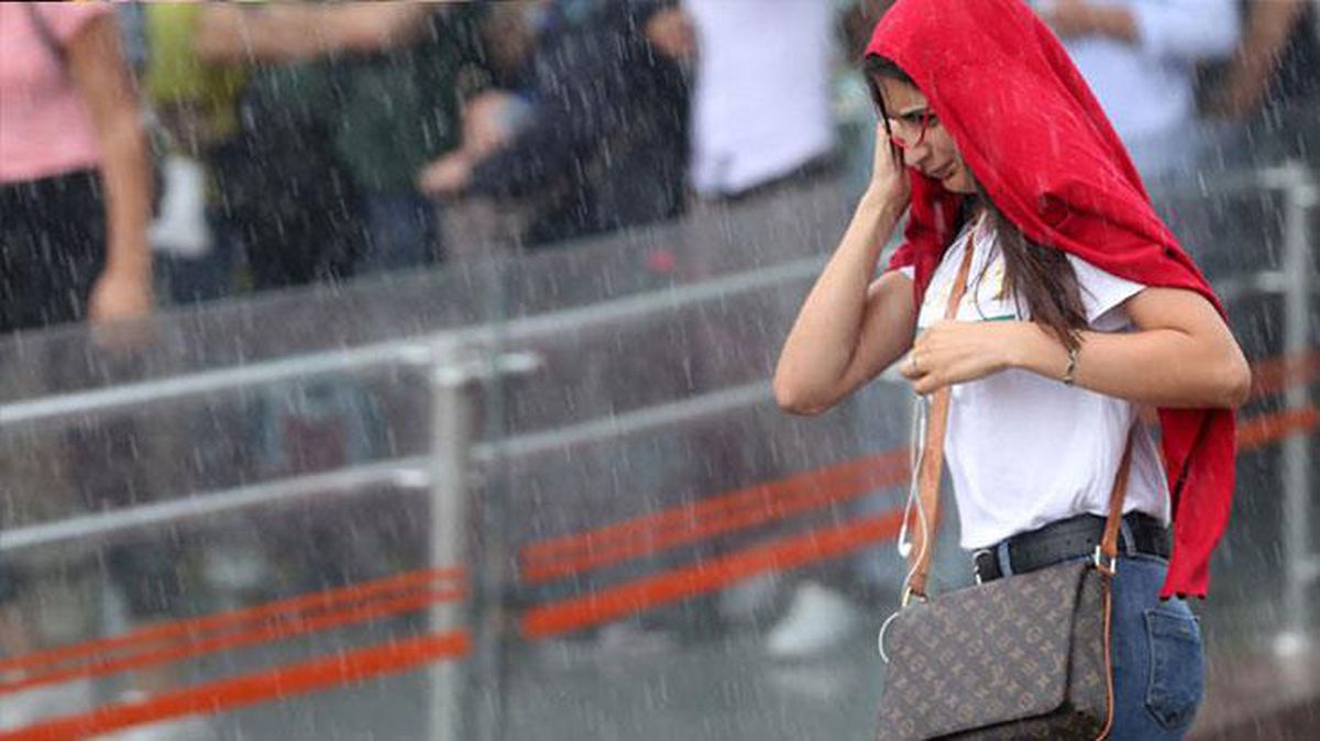 Meteoroloji 'Sıcak havalar gidiyor' diyerek hafta sonunu işaret etti! Şemsiyeler yeniden çıkacak