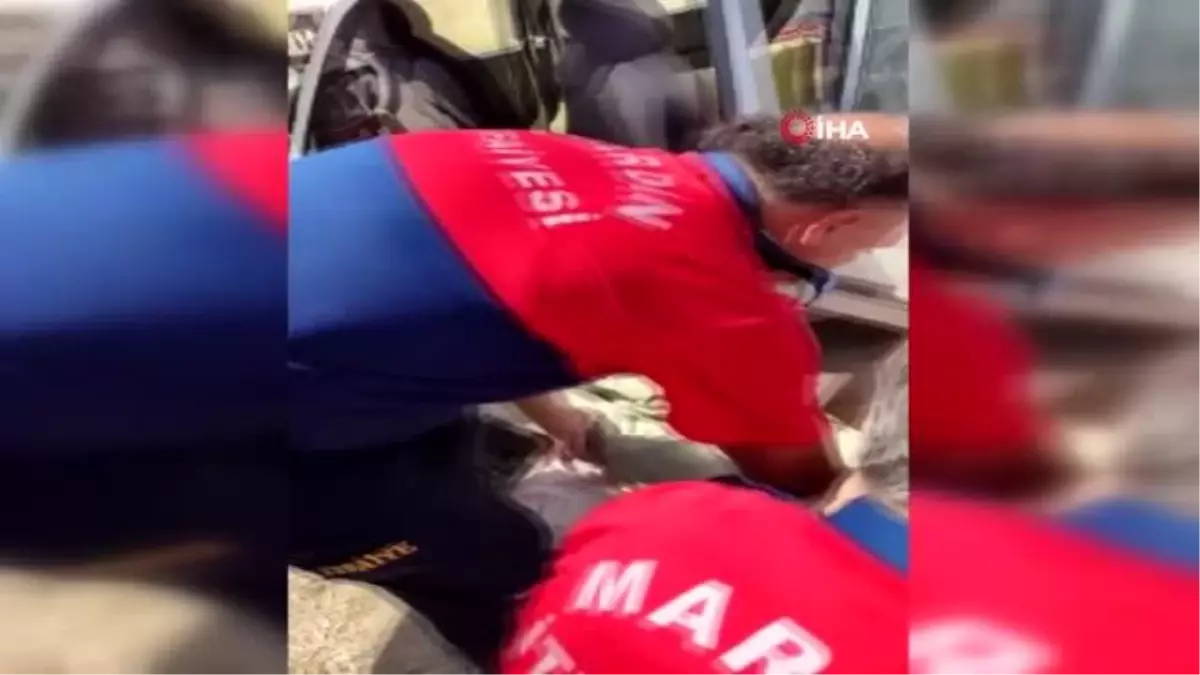 Otomobillerin çarpıştığı kazada 1'i çocuk 4 kişi yaralandı