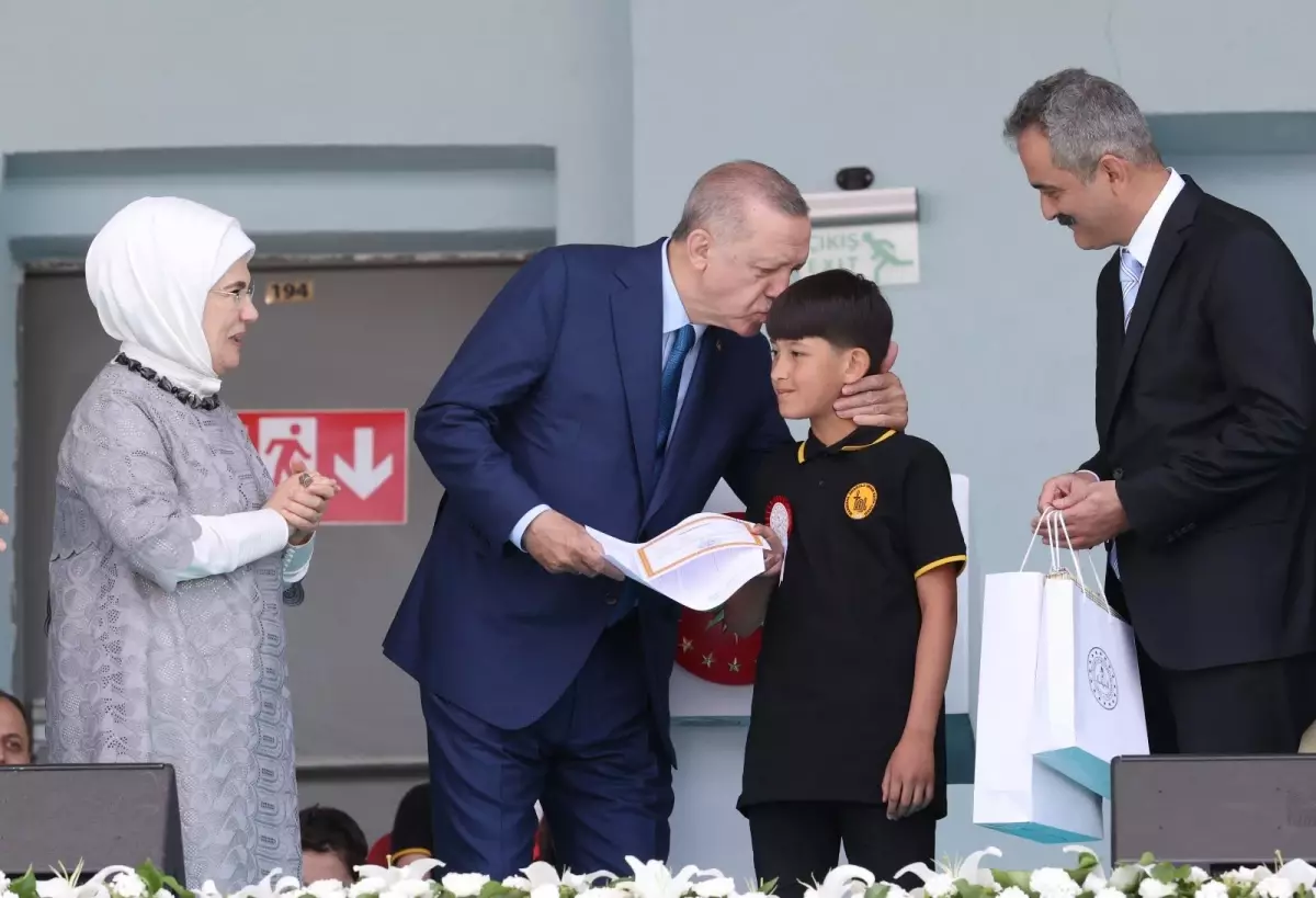 Cumhurbaşkanı Erdoğan: 'Hükümetlerimiz döneminde hazırladığımız tüm bütçelerde aslan payını daima eğitim öğretime tahsis ettik'