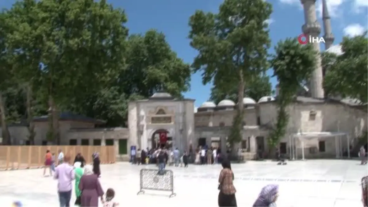 YKS öncesi Eyüp Sultan Camii'ne akın ettiler