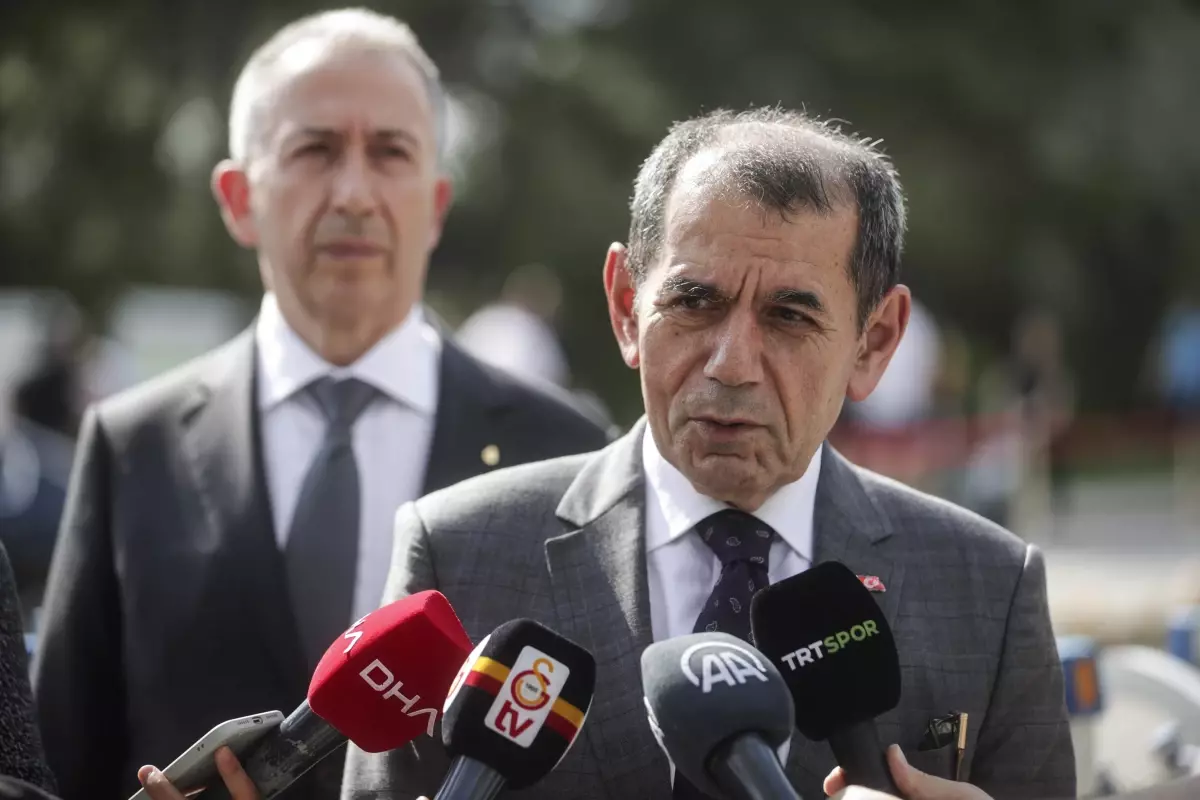 Galatasaray Başkanı Özbek, yönetim kurulu üyeleriyle Anıtkabir'i ziyaret etti