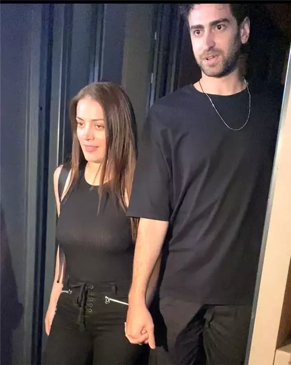 Oyuncu İrem Sak, 11 yaş küçük basketbolcu aşkı Furkan Korkmaz ile görüntülendi Oyuncu İrem Sak, 11 yaş küçük basketbolcu aşkı Furkan Korkmaz ile görüntülendi