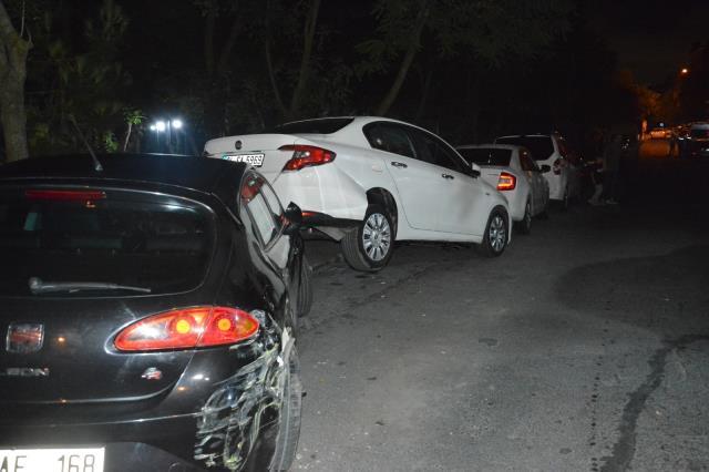 Kontrolden çıkan İETT otobüsü park halindeki 17 aracı biçti