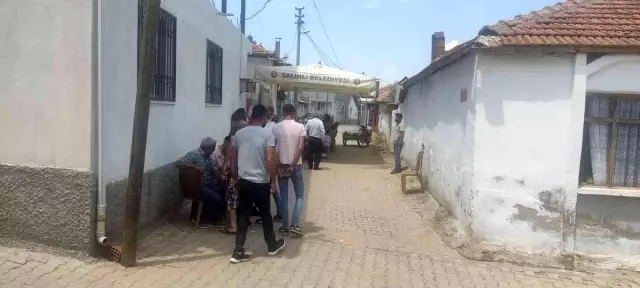 Manisa'da evinde bıçaklanarak öldürülen çiftin 17 yaşındaki çocukları cinayet şüphesiyle tutuklandı