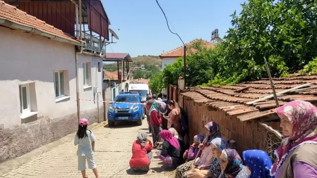 Manisa'da evinde bıçaklanarak öldürülen çiftin 17 yaşındaki çocukları cinayet şüphesiyle tutuklandı