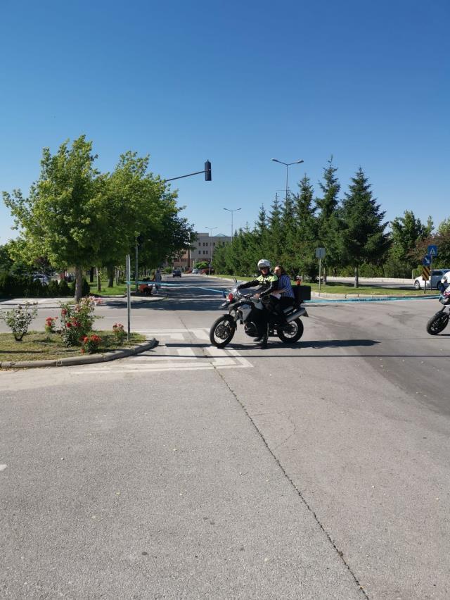 Öğrenciler sınava geç kaldı, tüm ümitlerin bittiği noktada polisler yardıma koştu