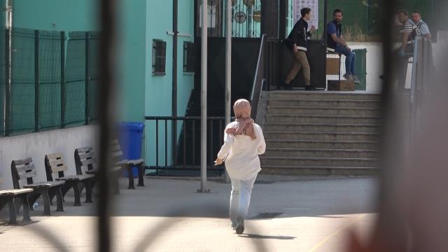 Yine aynı manzara! 40 saniye geç kalan da kimliğini evde unutan da YKS'ye giremedi